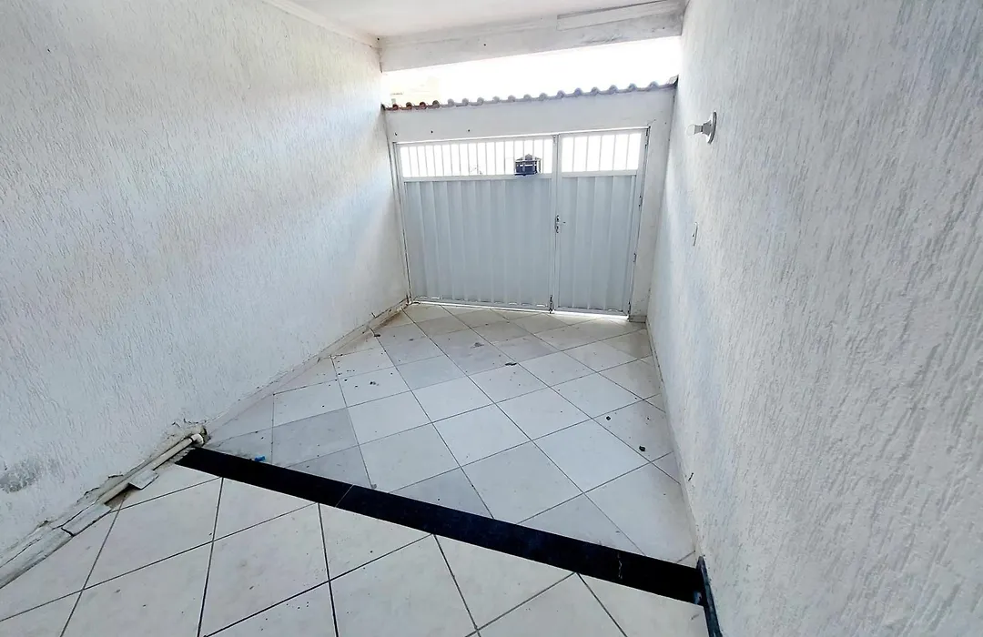 Casa Aconchegante com Varanda e 2 Quartos-1